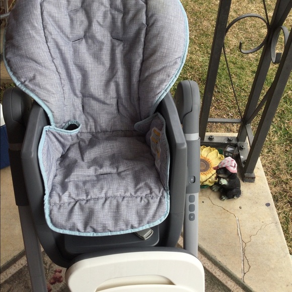 High chair - Picture 1 of 2